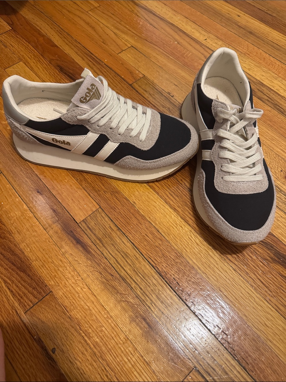 Gola Women’s  Black and Cream Retro Runner Sneakers